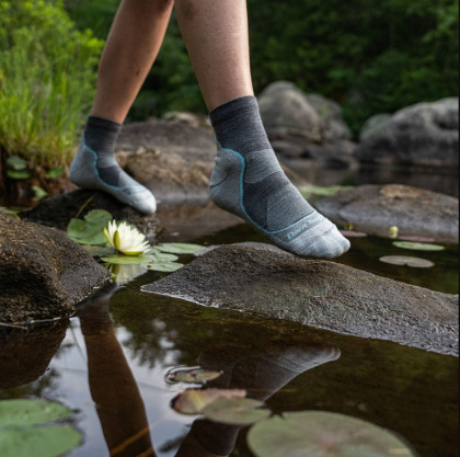 Darn Tough Women's 1/4 Lightweight with cushion